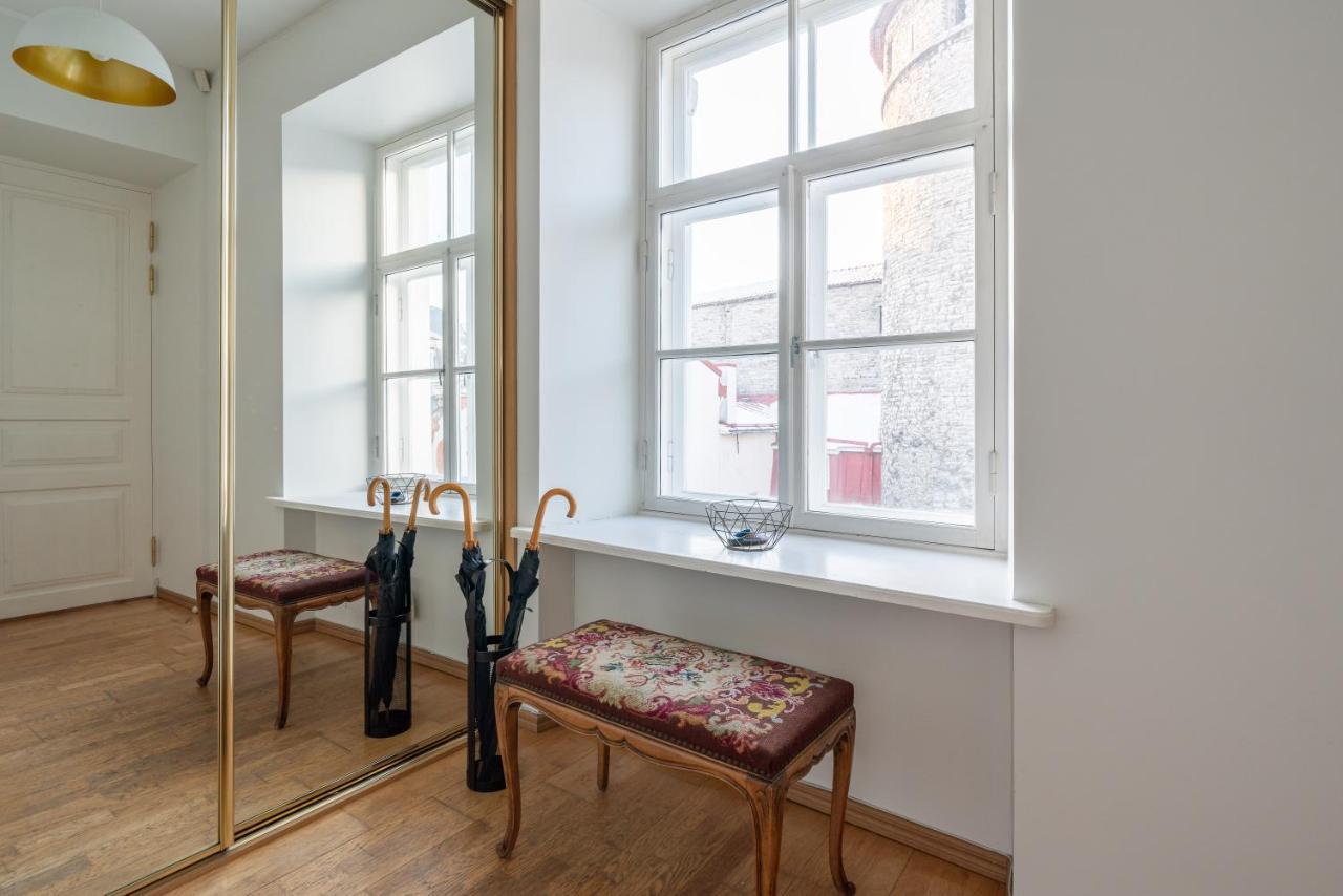 Old Town - Vana Viru Apartment Tallinn Bagian luar foto